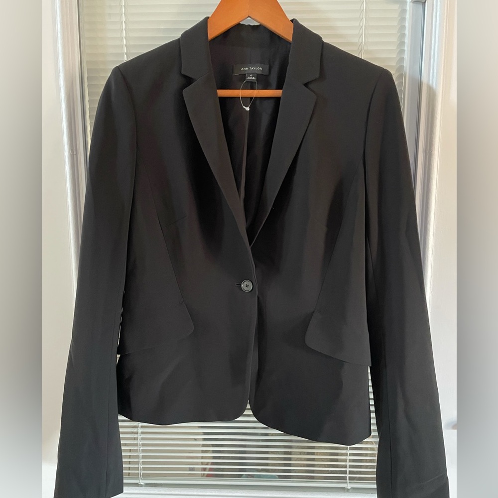 Blacks short women’s blazer